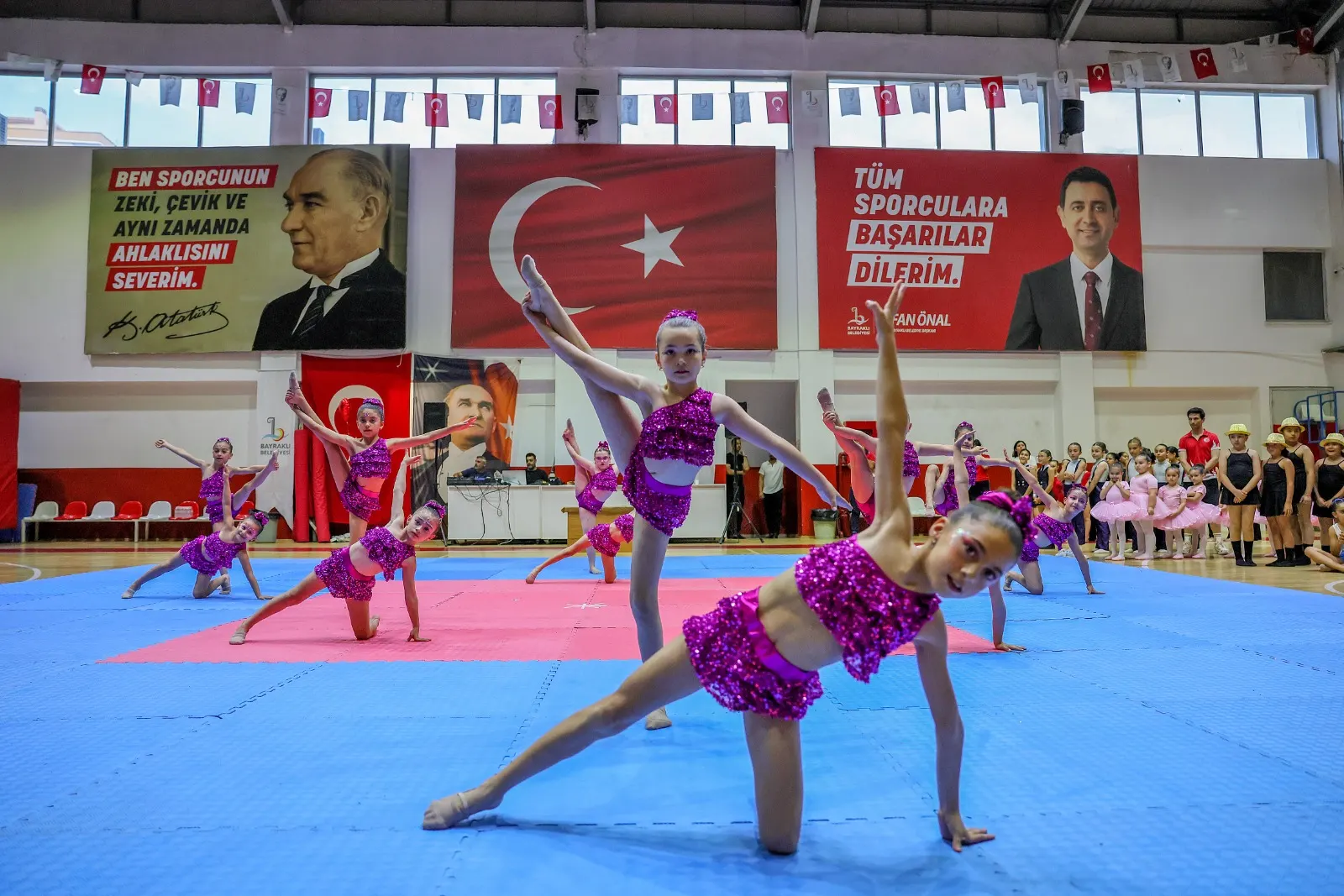 BAYRAKLILI KURSÄ°YERLERDEN YIL SONU GÃSTERÄ°SÄ° (4)-1782197624087.webp